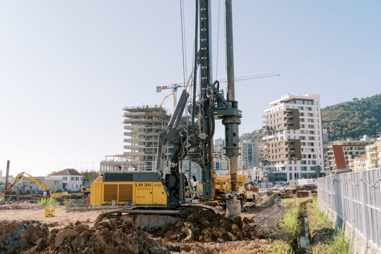 Sistem hydraulic jacking injection untuk pemasangan tiang pancang pondasi tiang pancang