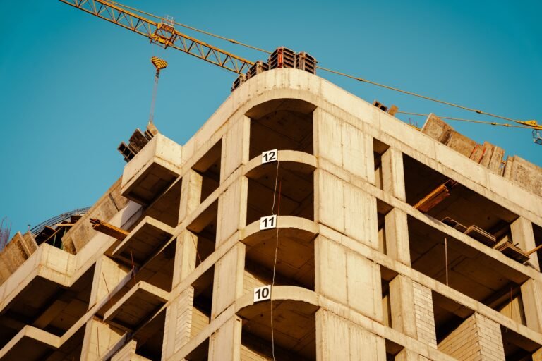 gedung bertingkat, salah satu jenis bangunan yang bisa gunakan tiang pancang square pile